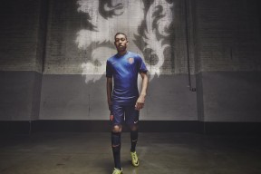 J9 Jiuyou Sports-Doinb率队爆冷击溃RNG，终结连败上演绝地翻盘